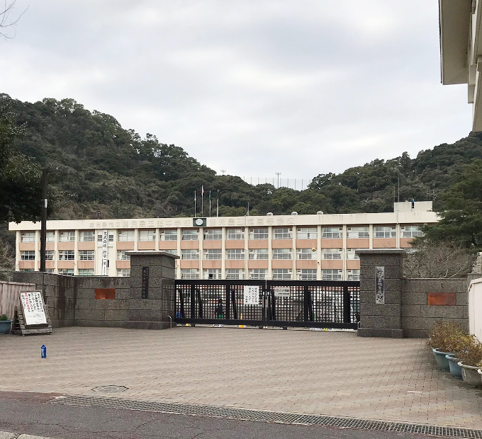 鹿児島玉龍中学校